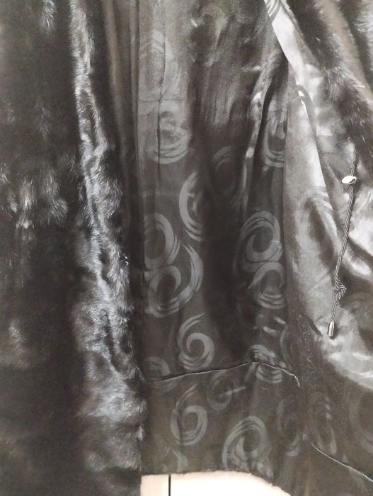 Продается женская шуба