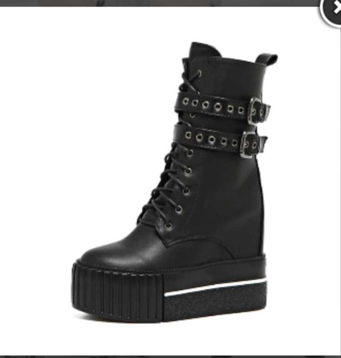 Черни боти на платформа