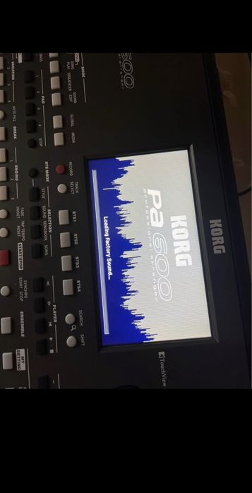 Продава се Korg pa600