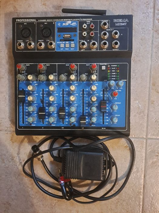 Компактен ,смесителен пулт Biema MX04T/с blluetooth,USB,захранване,