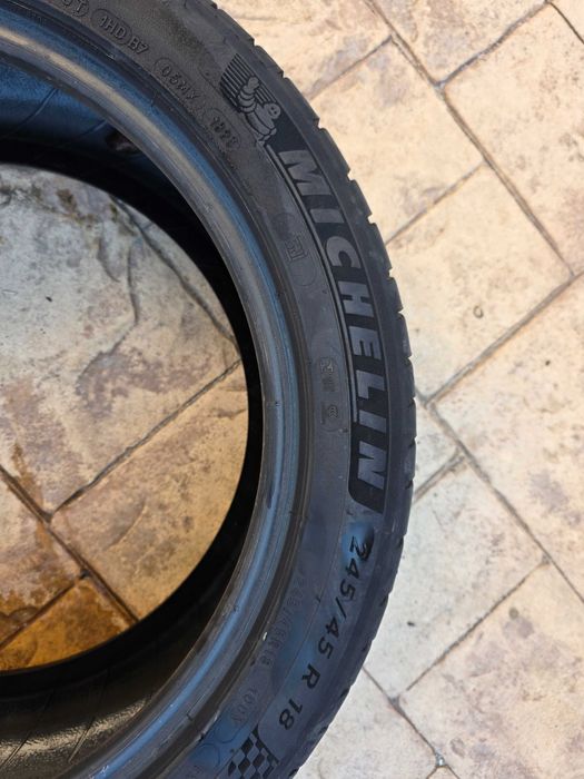 Michelin Pilot Sport 4 ZP 245 40 R19 - RSC - DOT 1823