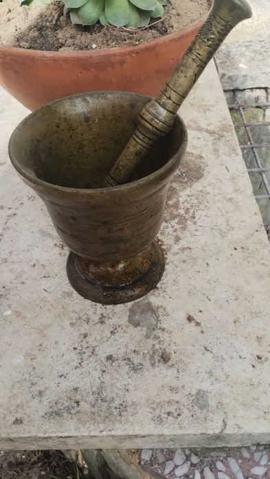 Старинен бронзов хаван