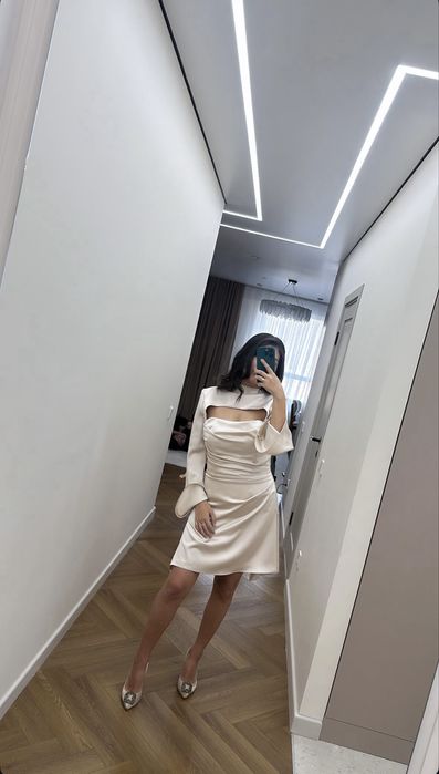 Продам атласное платье hayali brand