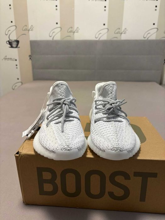 Yeezy  350v2 Static