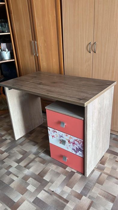 Продам стол для учебы