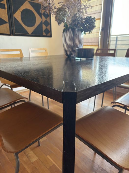 Дървена маса за хранене