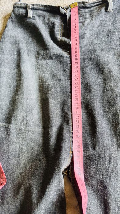 Fustă de blugi (denim) unică, cu design asimetric și franjuri!