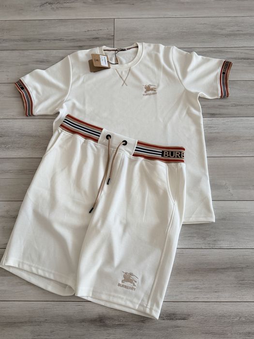 3 compleuri burbery