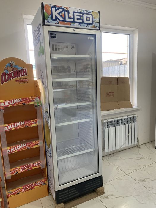 Продам витринный холодильник KLEO !