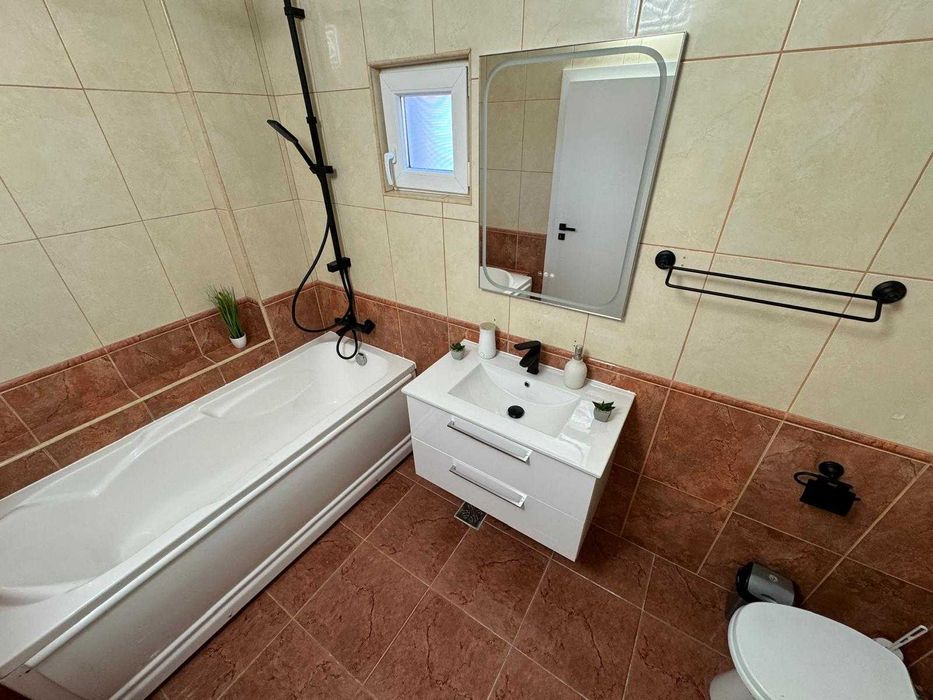 Apartament 3 Camere Cluj Napoca CENTRU 91 MP, 3 Bai, AC, Parcare Curte