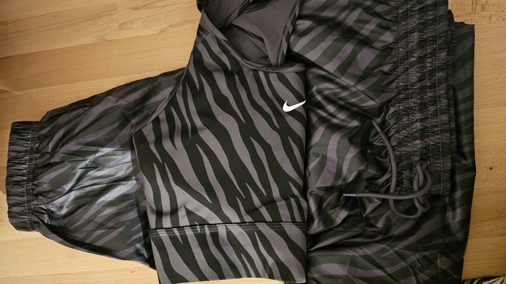 Set sport Nike cu bustiera