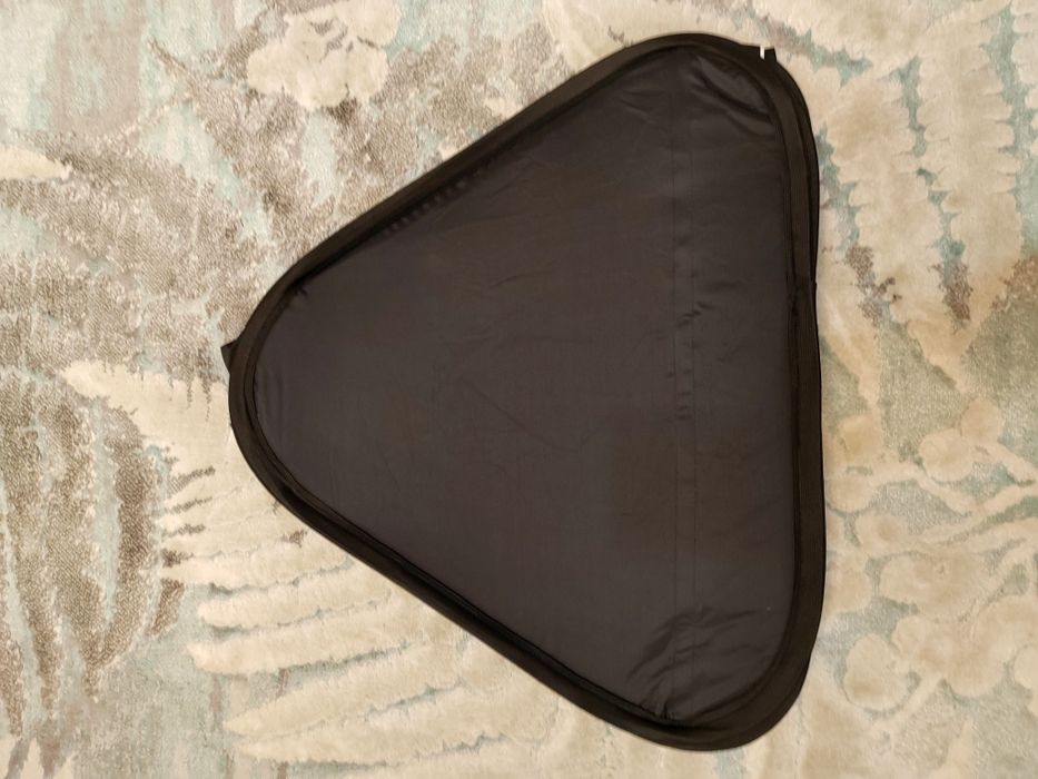 Vand Softbox pliabil 60x60 cm
Totul impecabil si complet asa cum a fos