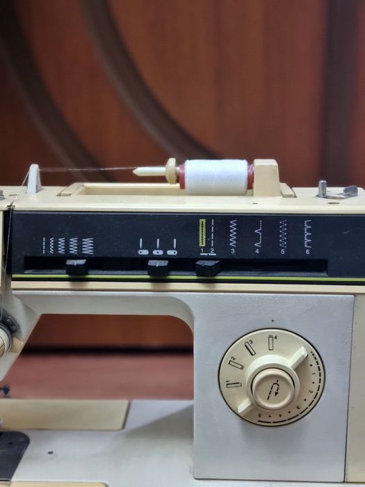 Машинка швейная электрическая