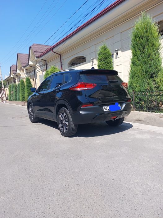 Tracker Premier 2023 yil. Srochno Sotiladi.  Kraska Toza. Benzinda.