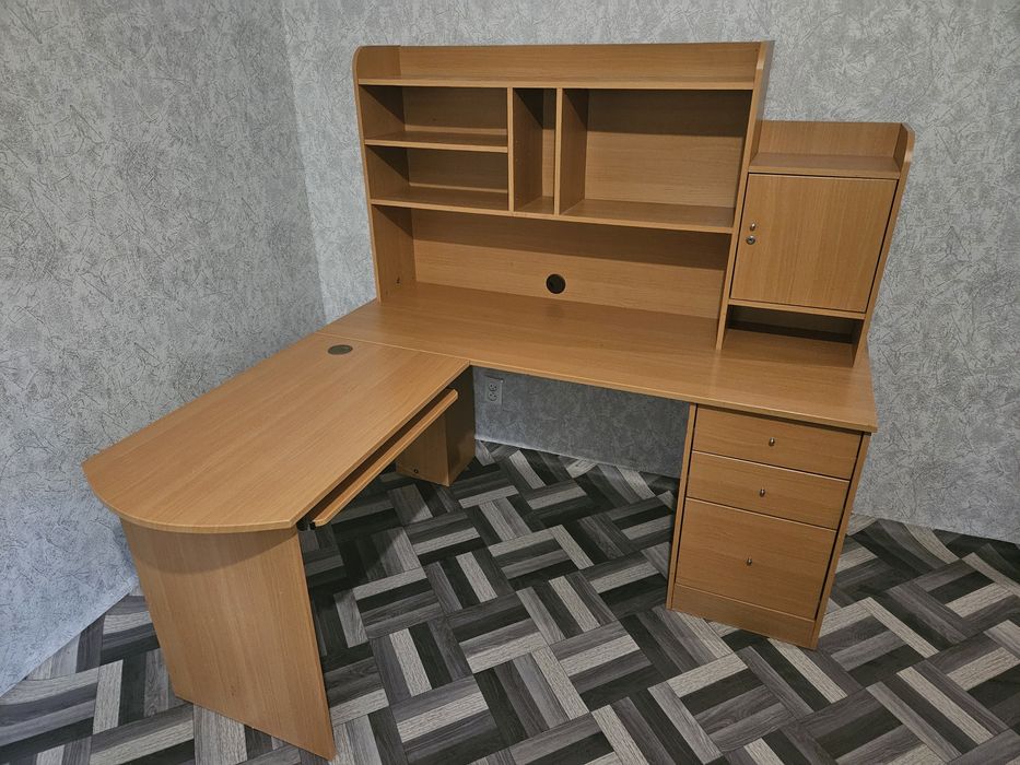 Школьный стол (уголок)