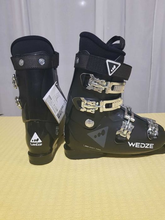 Чисто нови ски обувки