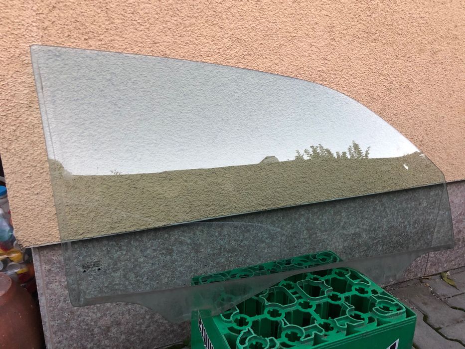 Продавам дясно стъкло за VW Lupo