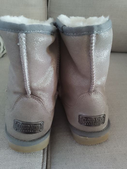 Cizme gen UGG -Cloud Nine Sheepskin din piele întoarsă