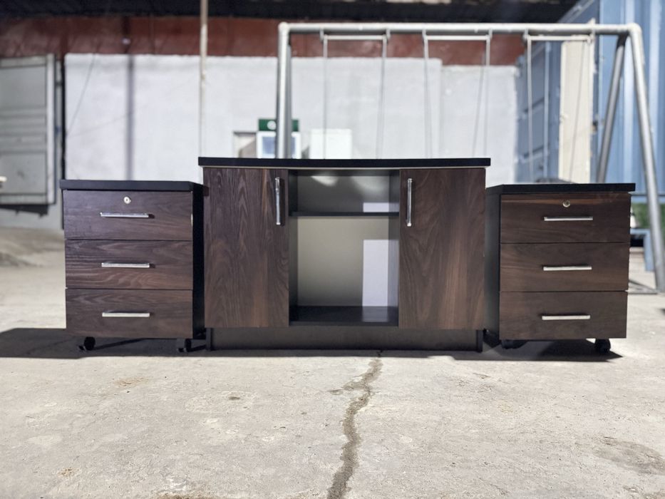 Ofisniy mebel srochna sotiladi