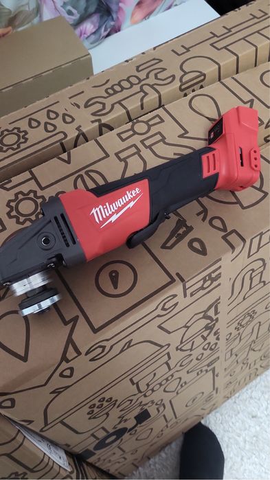 Flex Milwaukee pe acumulator