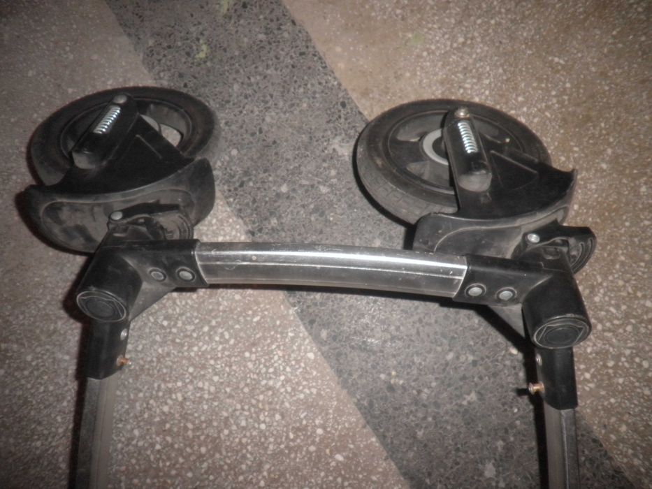 Продавам  количка  .