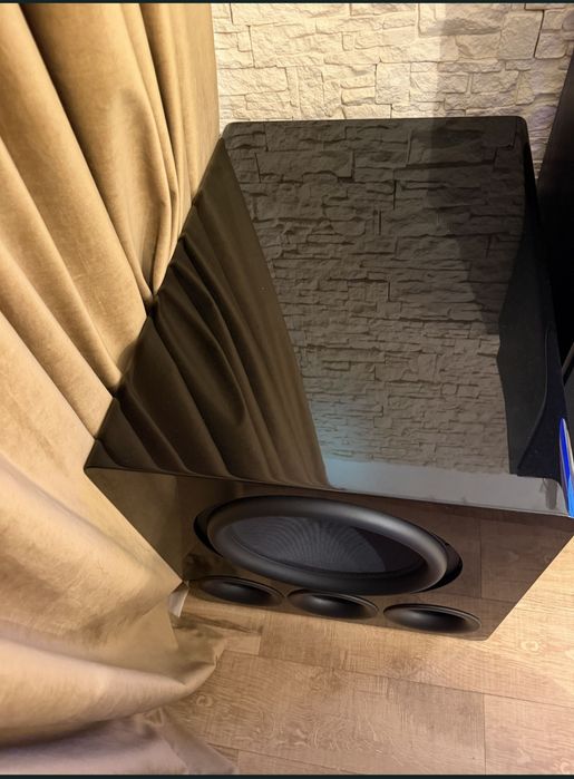Vând Schimb SVS PB17-Ultra Revolution – Piano Gloss Black | Referință în lumea subwooferelor