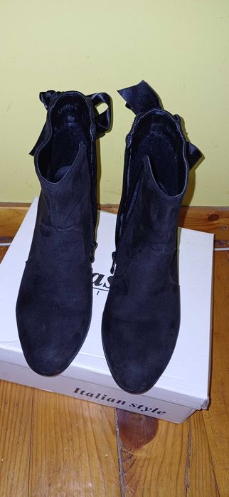 Дамски боти от велур