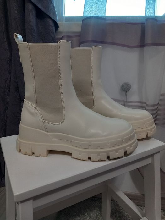 Бели боти 2бр. EVEN & ODD 38 н. и ASOS 37 н.