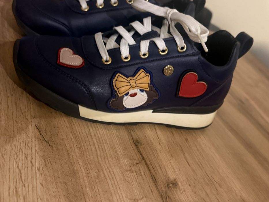 Кожени  маратонки LOVE MOSCHINO