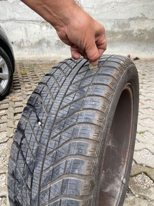 Продавам гуми с джанти 205/50/17 КИА