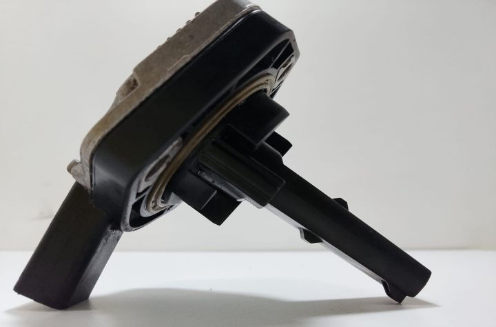 Senzor  nivel ulei  1J0907660C / 00807903 Volkswagen VW Touran prima