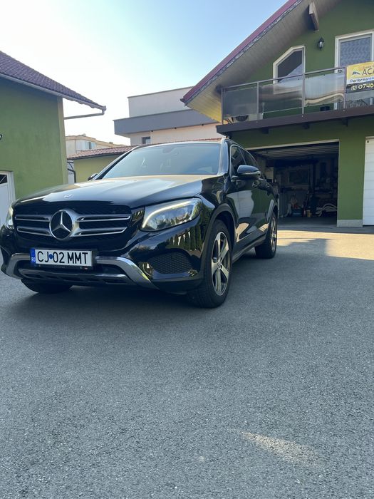 VÂND   MERCEDES   GLC  250  D.  4 MATIC .  2016  / Motor 2,2.  204 CP / 234000  KM / DISTRONIC / PIELE / CAMERA.
