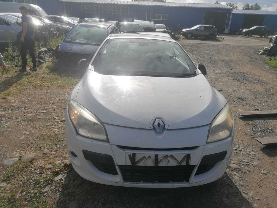 Dezmembrez Renault Megane CC decapotabil 1.4 B 2010