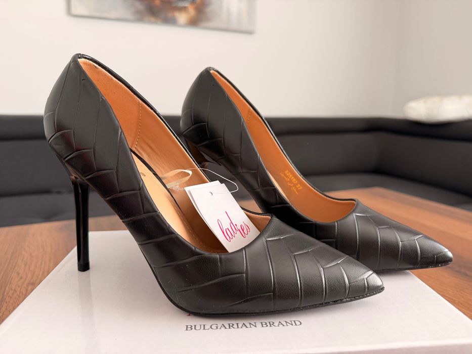 Дамски елегантни обувки на висок ток