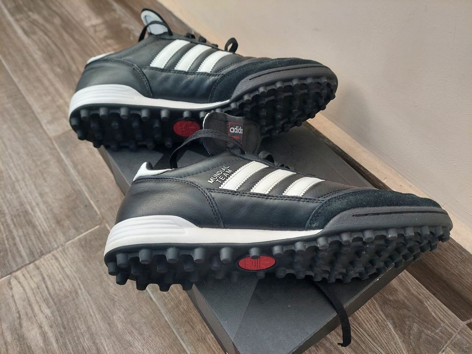 Adidas Mundial Turf, черни