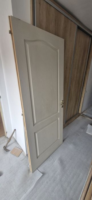 Usi interior din renovare-
