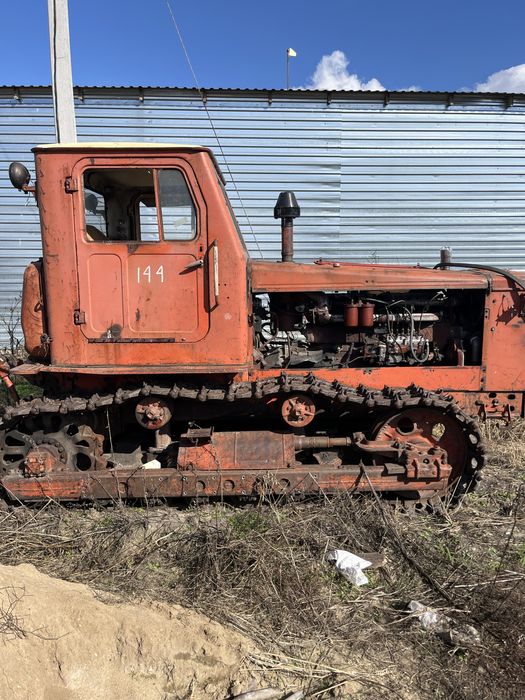 Трактор гусеничный алтаец т4