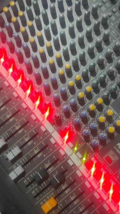 Vând mixer aproape nou