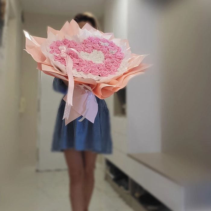 Букет бонбони рози вечни  рожден ден имен  празник подарък  март