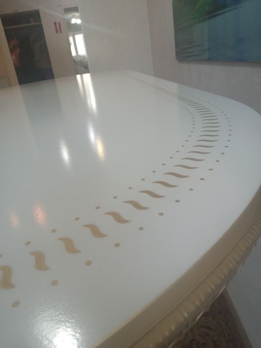 Продам стол цельный.