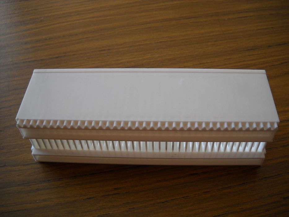 Продавам празни касети за диапозитиви (за диапроектор)