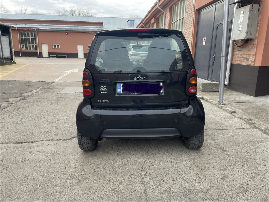 Vand sau schimb Smart Fortwo 2004 - 0.7 litri, consum mic, cutie automata