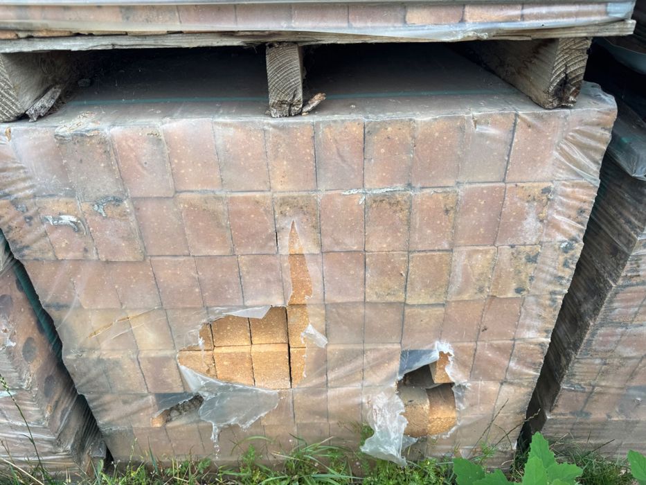 Caramida in jur de 6000 de bucati