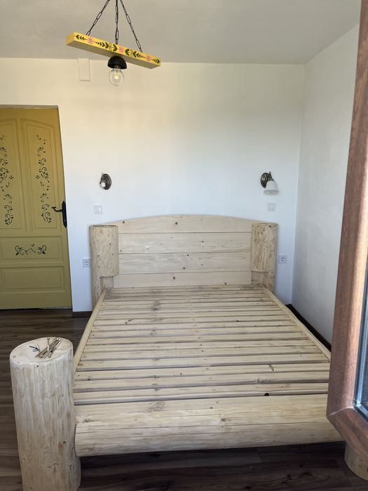 Pat rustic din lemn rotund