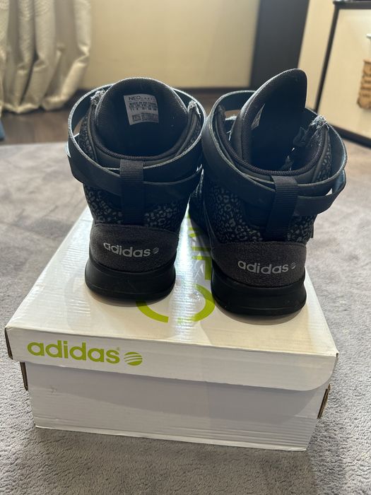 Дамски кецове Адидас