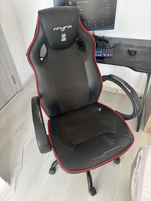 Scaun Gaming Myria Negru/Roșu