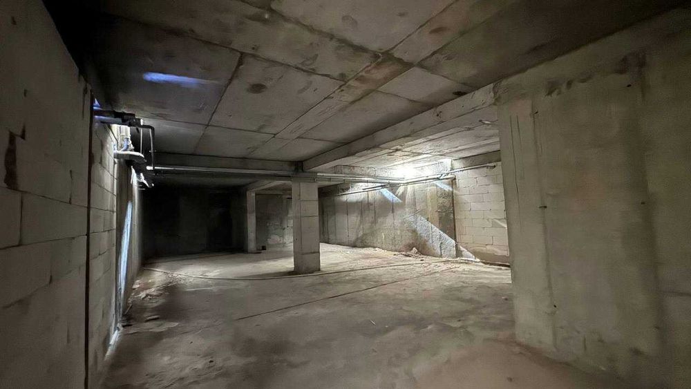 Продается в А блоке на 3 линии на Мирабад авеню помещение 577м2