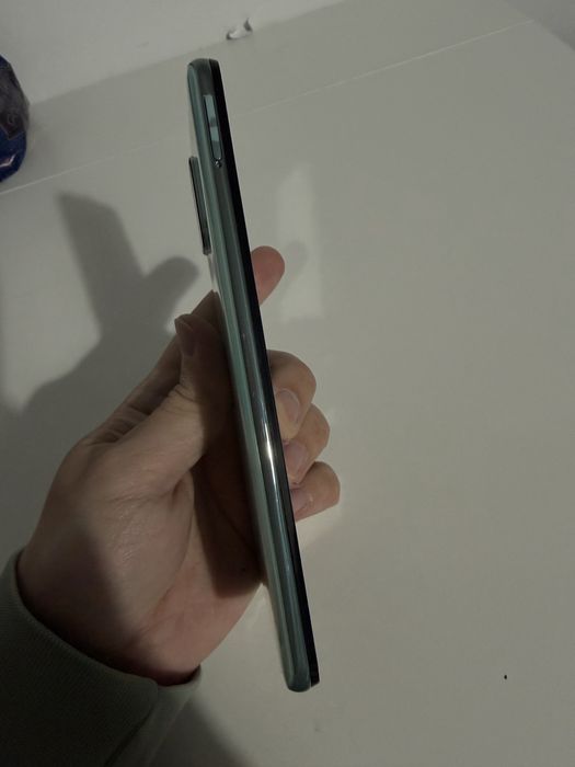 Samsung A71 arata ff bine