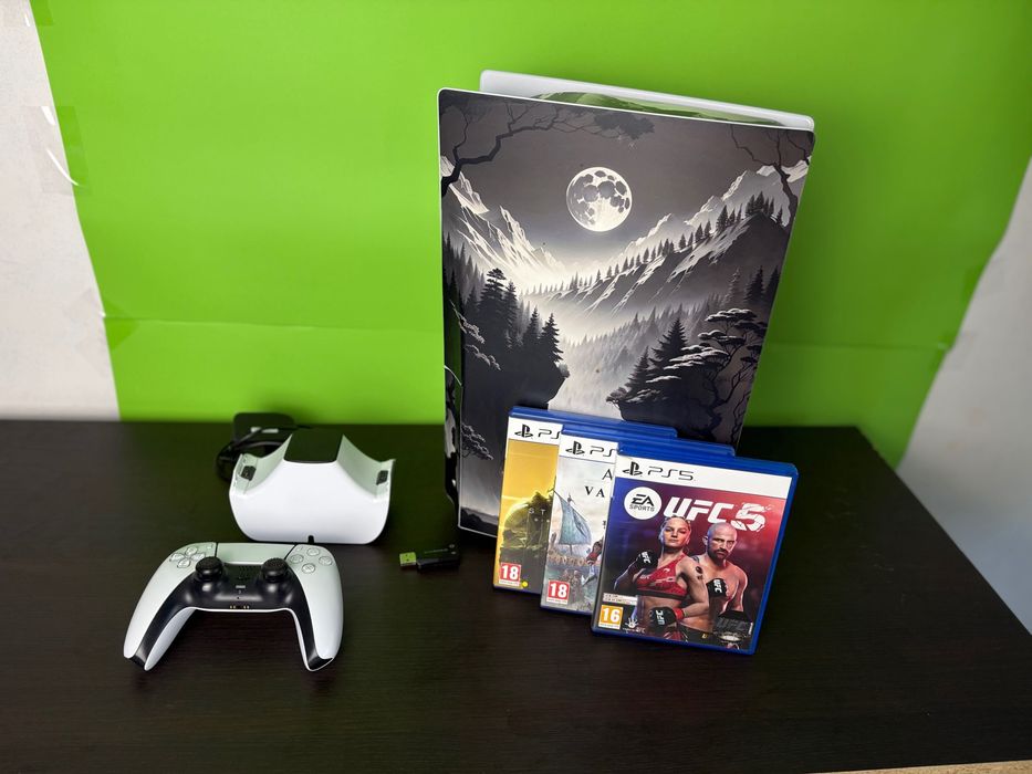 PlayStation 5 (PS5) със Skin + DualSense, зарядна станция и 3 игри