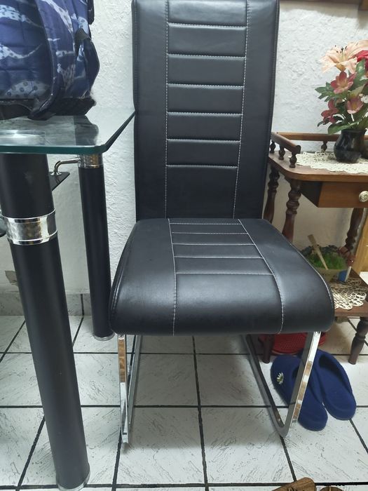 Маса и четири стола